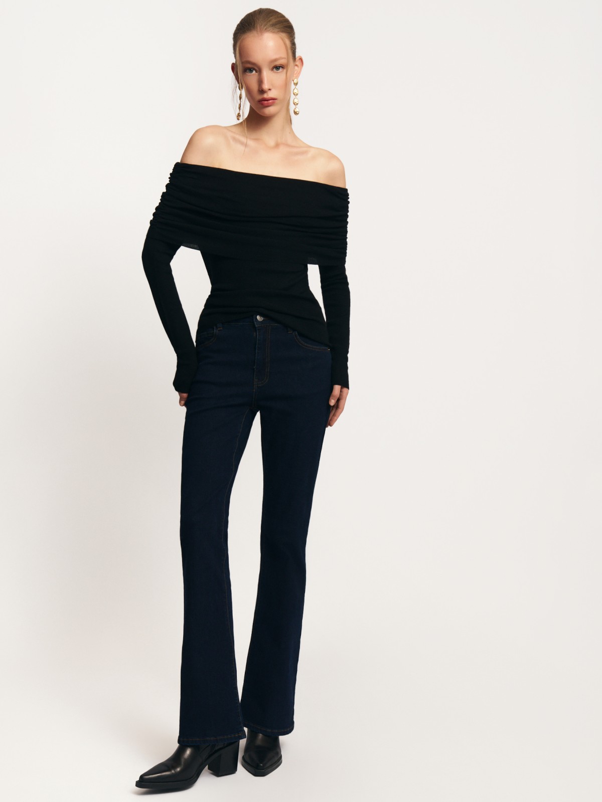 Трикотажный джемпер с открытыми плечами