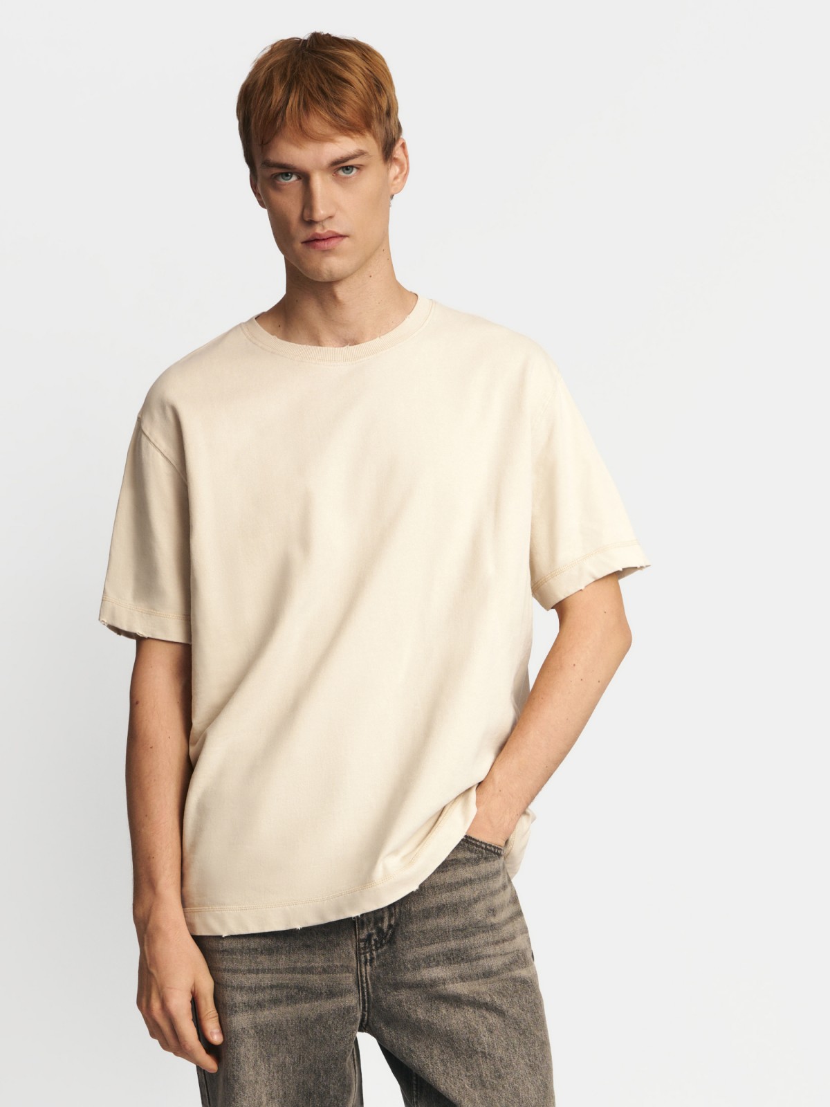 Однотонная базовая футболка из хлопка