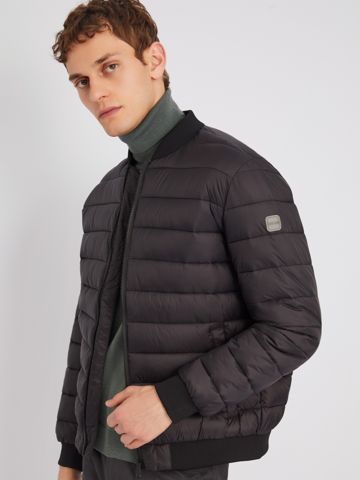 Утеплённая стёганая куртка-бомбер с воротником-стойкой zolla 013335102084, цвет черный, размер M