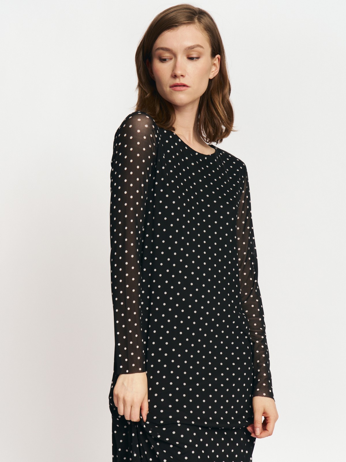 Платье длины миди из сетки в горошек