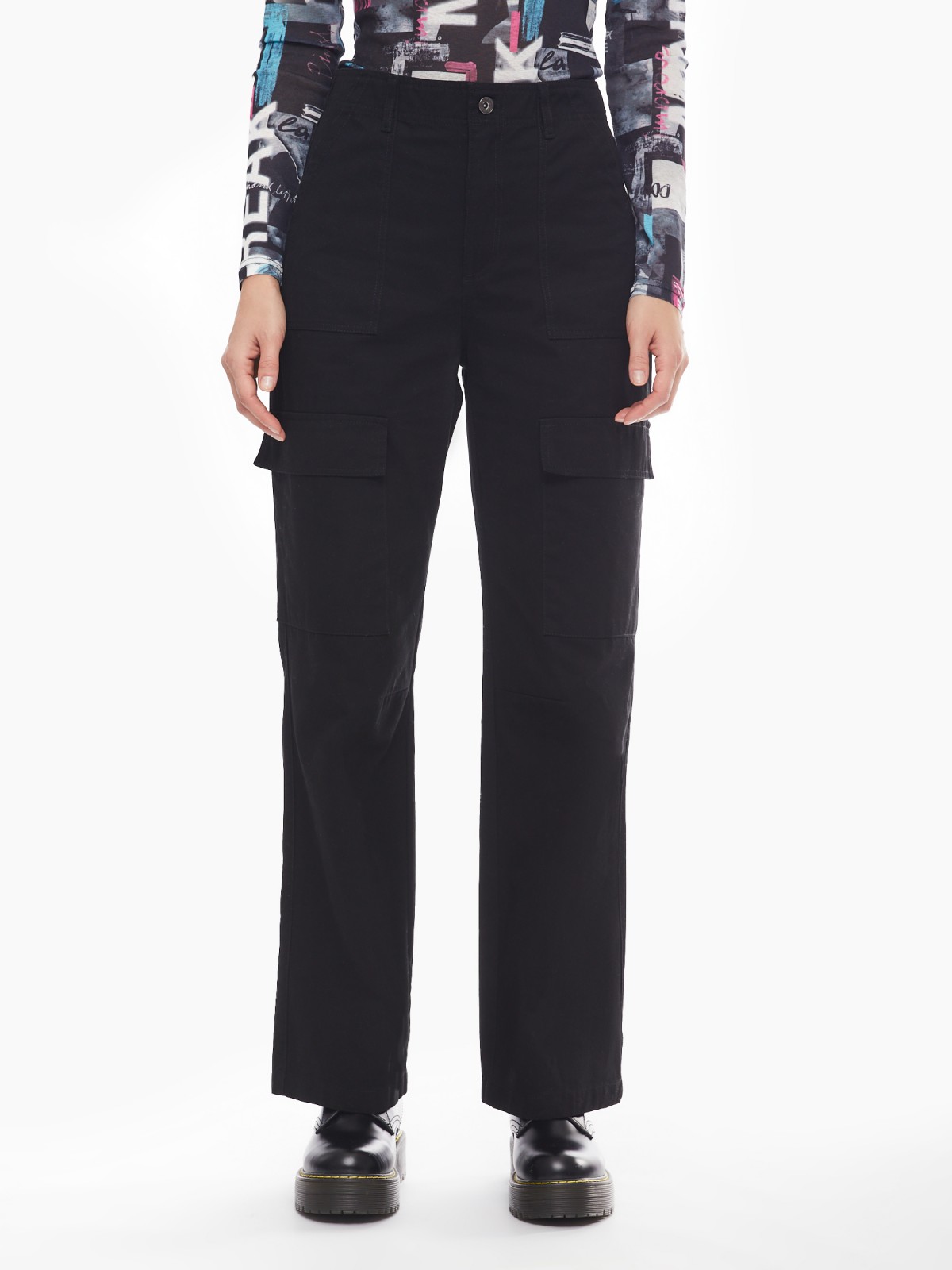 Брюки прямого силуэта из хлопка с карманами карго