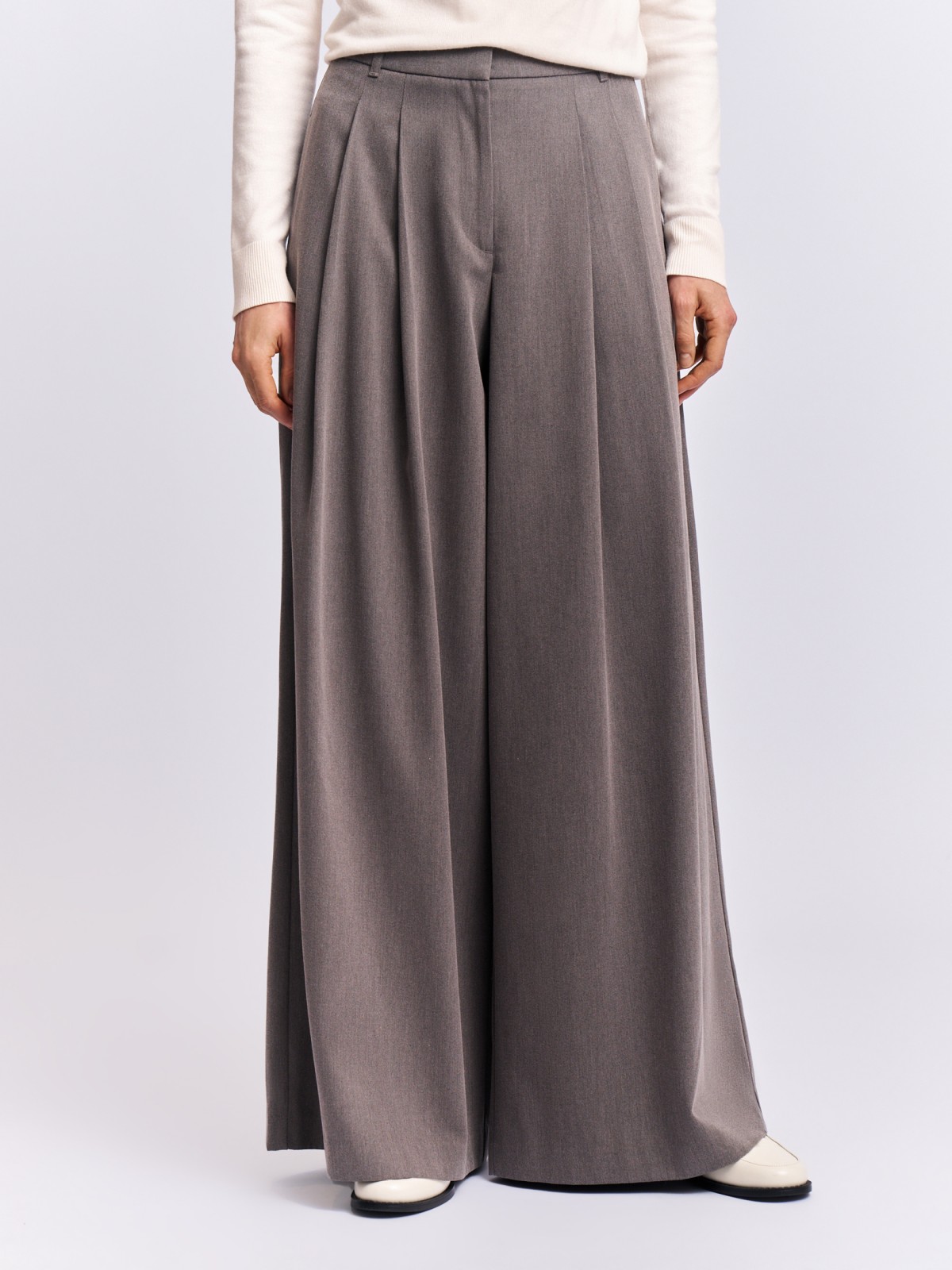 Офисные брюки палаццо с защипами