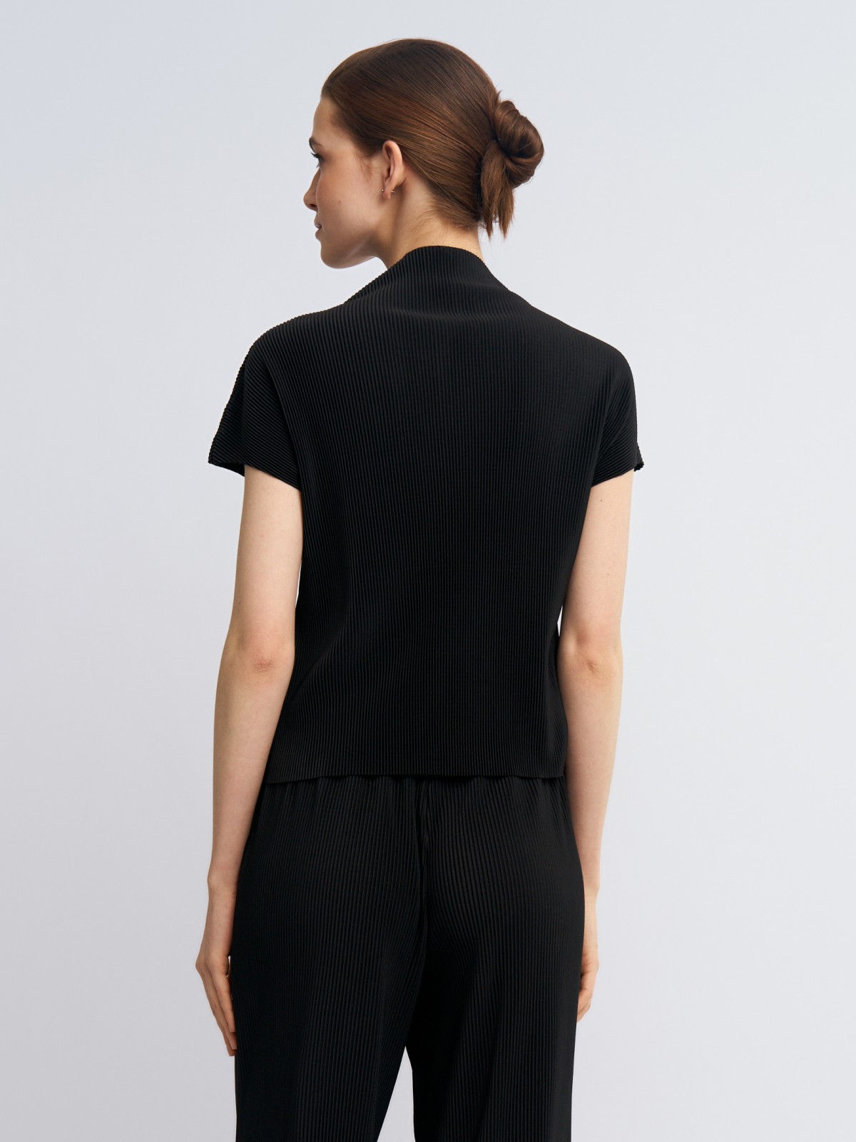 Футболка из фактурной ткани с коротким рукавом