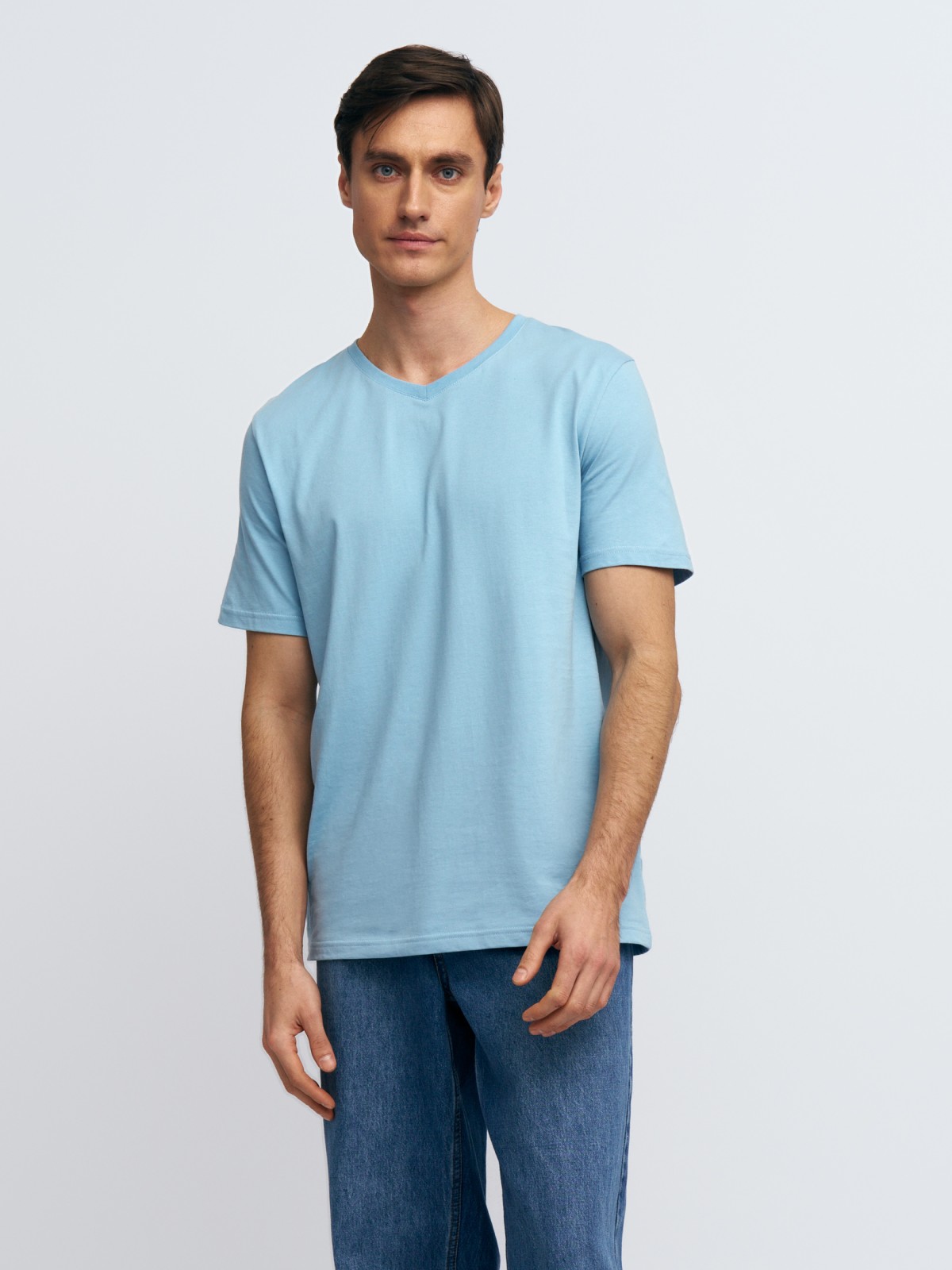 Футболка из хлопка с треугольным вырезом