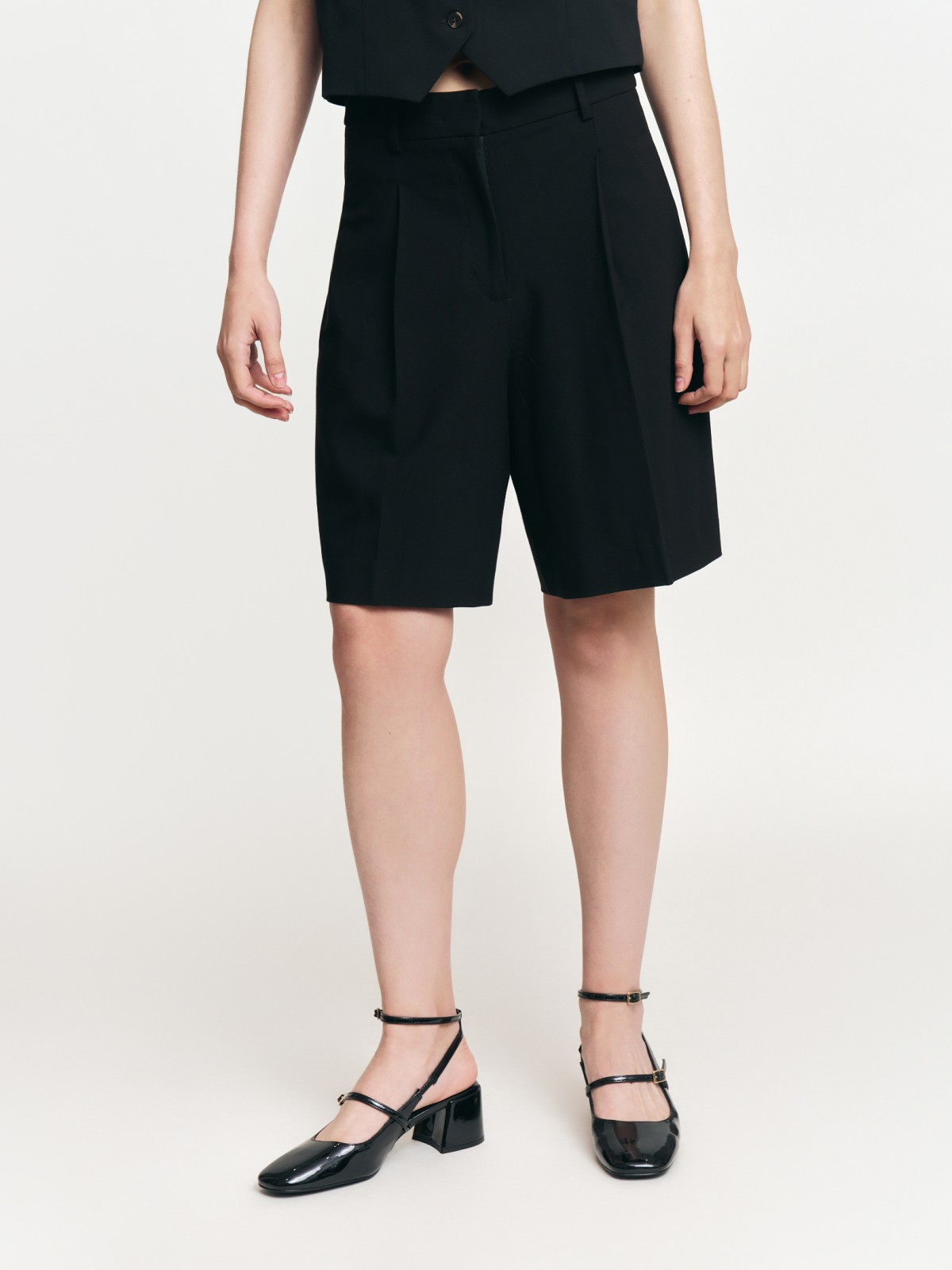 Классические шорты-бермуды со стрелками