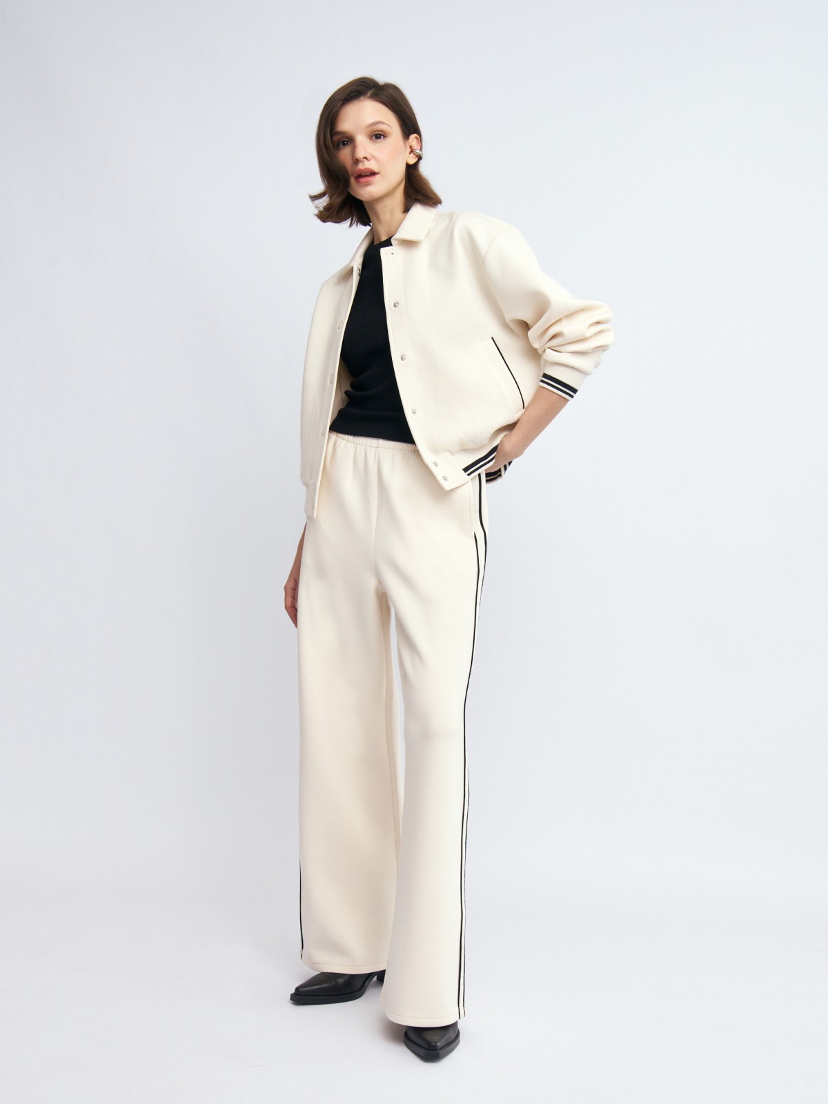 Трикотажный бомбер с воротником