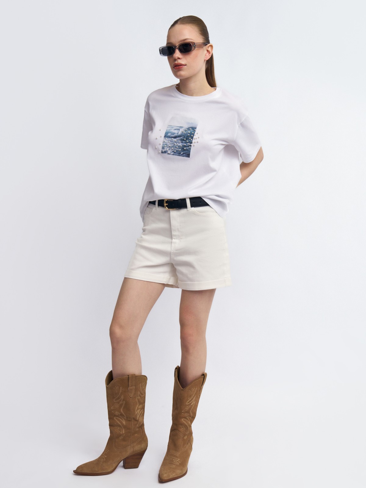 Футболка из хлопка с принтом и бусинами