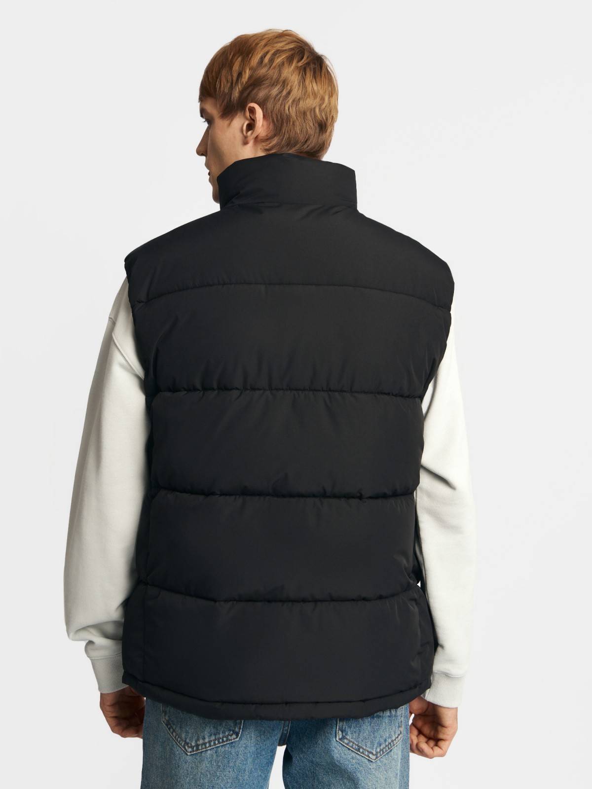 Утеплённый жилет на молнии с воротником-стойкой