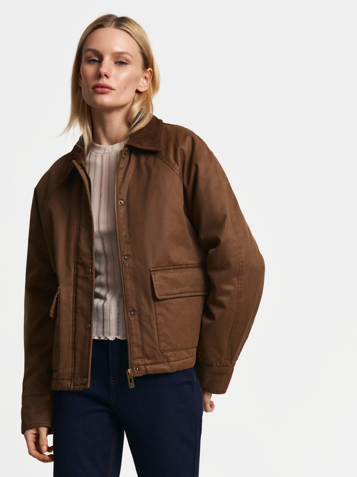 Короткая куртка на синтепоне с воротником