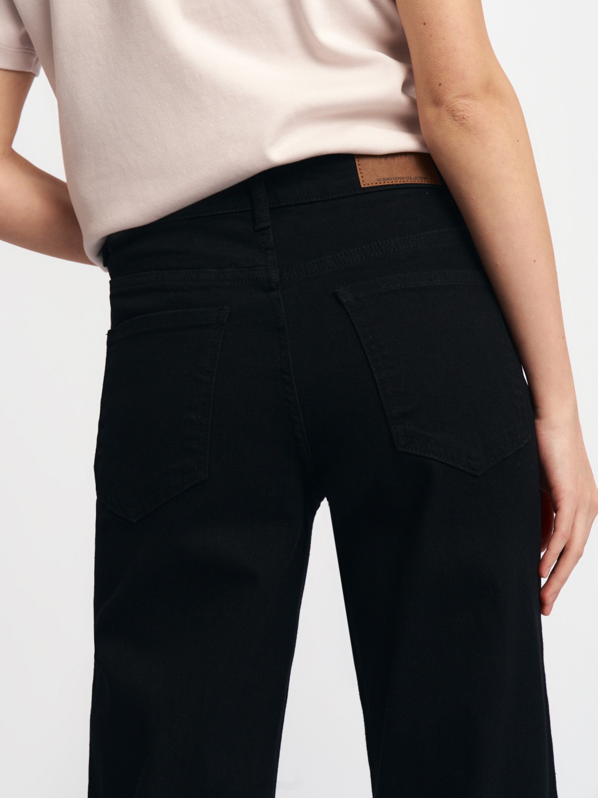 Джинсы прямого силуэта со средней посадкой