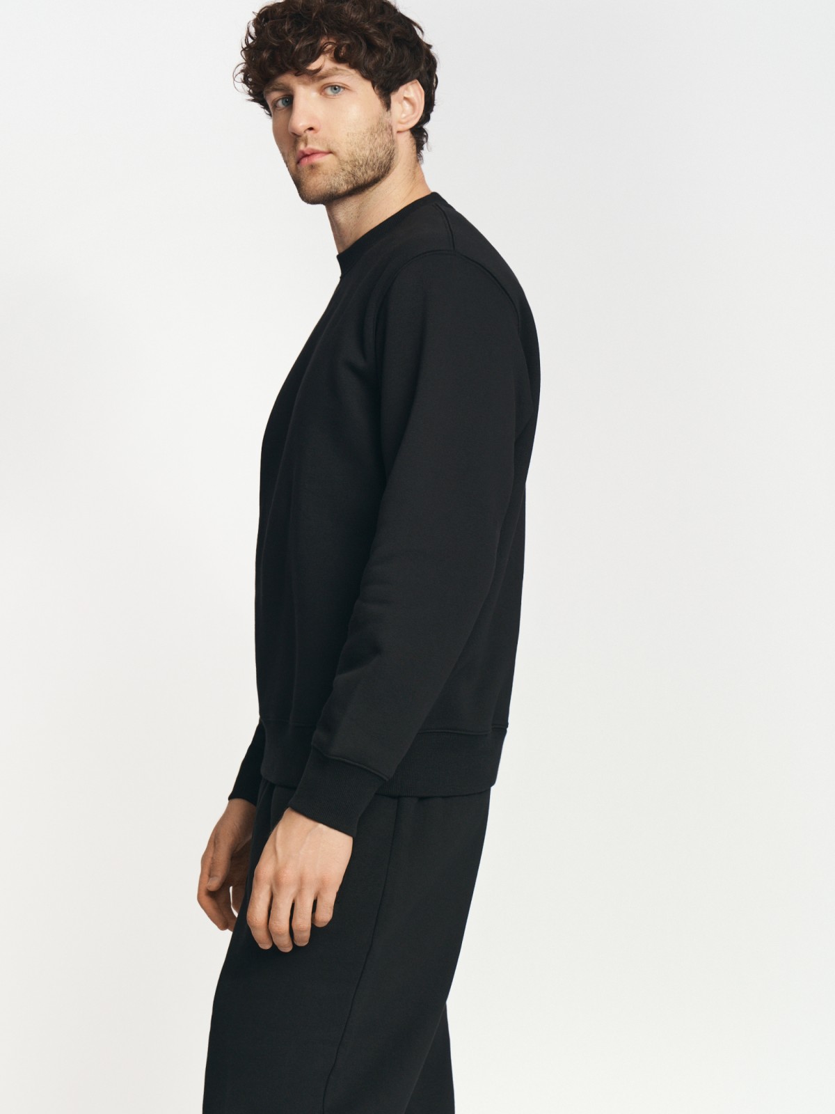 Утеплённый свитшот прямого кроя с длинным рукавом