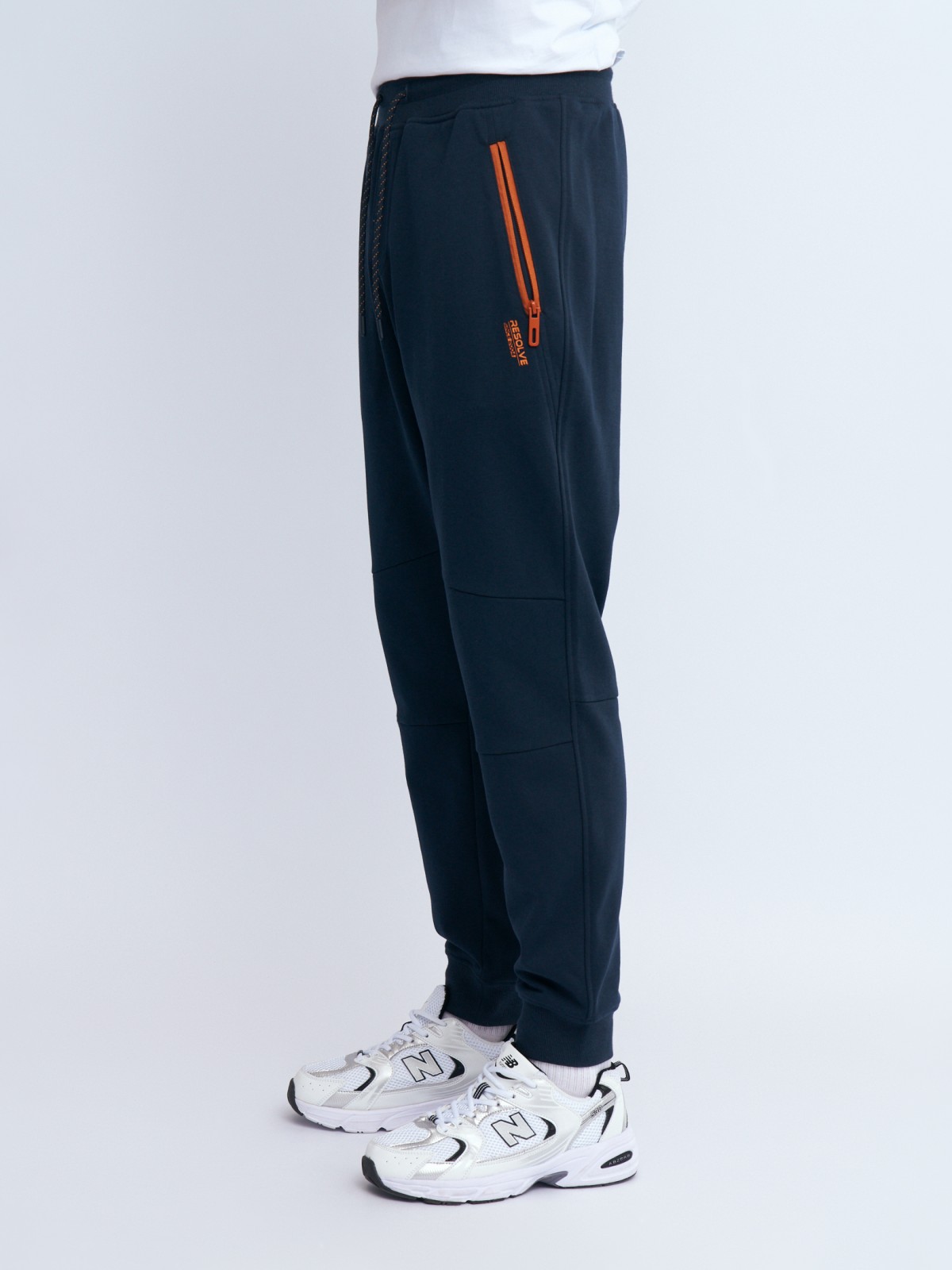 Трикотажные брюки-джоггеры в спортивном стиле