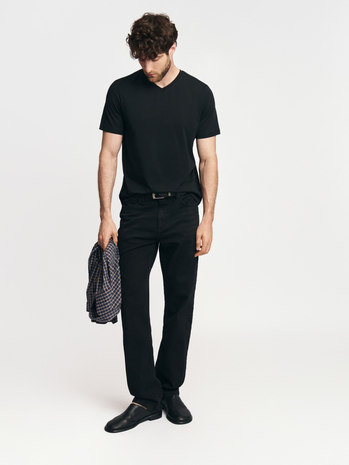 Футболка из хлопка с треугольным вырезом