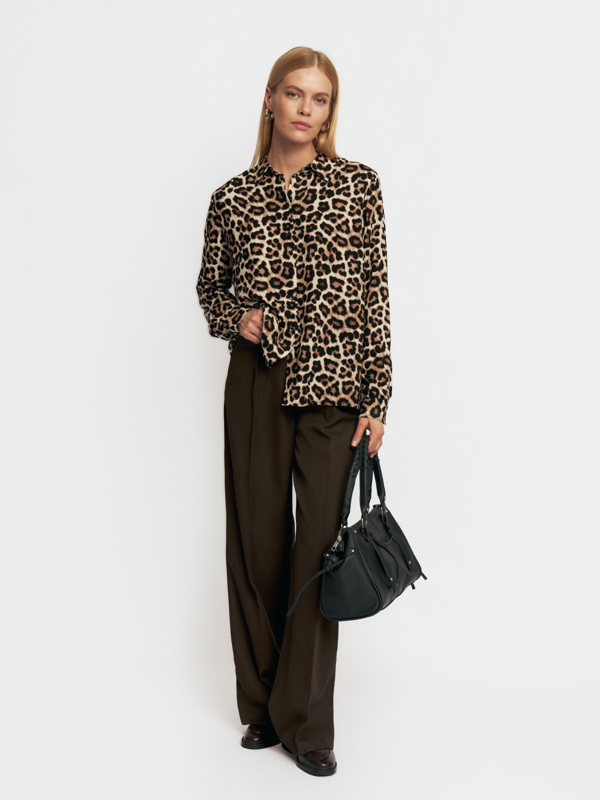 Прямые брюки на резинке со стрелками