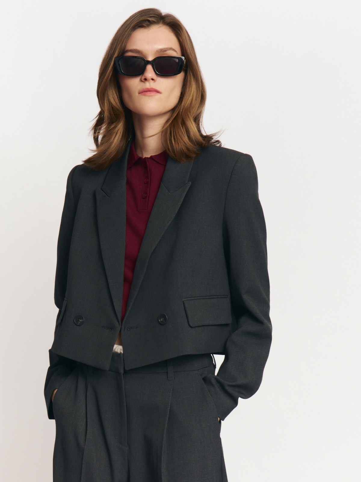 Двубортный жакет укороченного силуэта