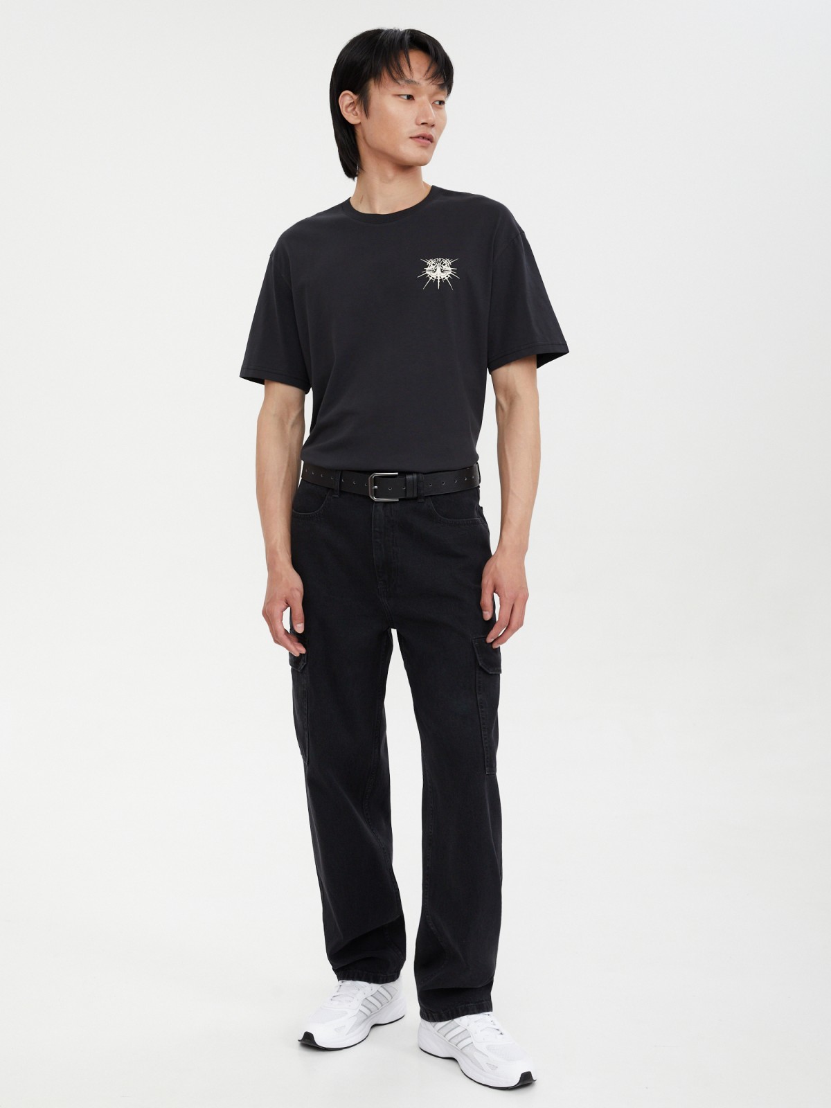 Джинсы прямого фасона с карманом карго