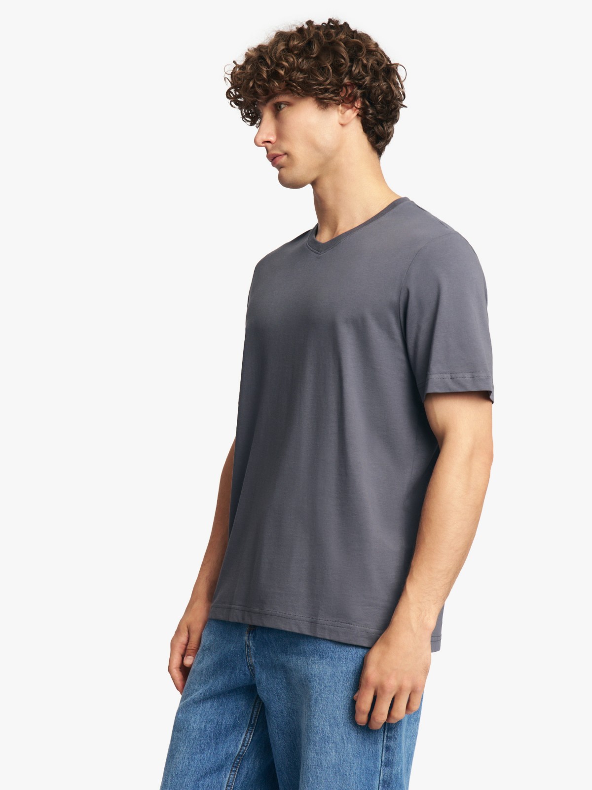 Футболка из хлопка с треугольным вырезом