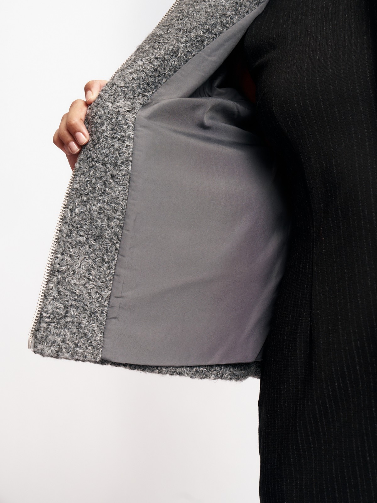 Короткая куртка на молнии