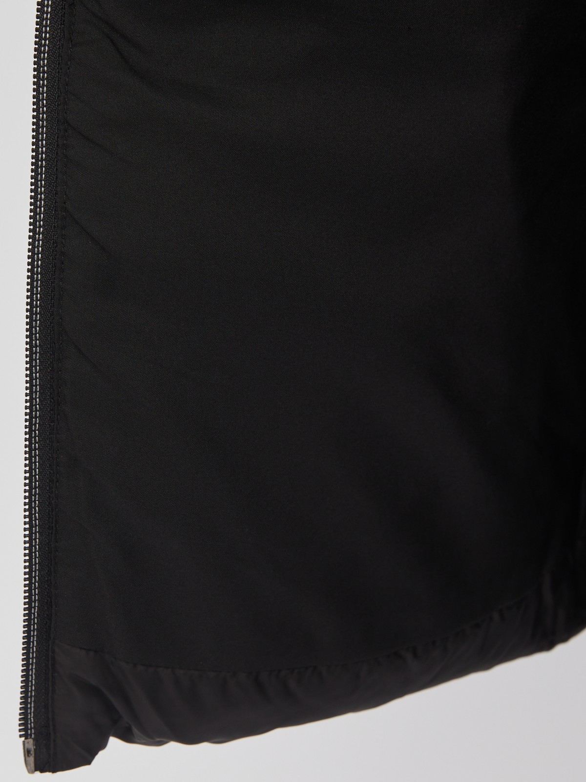 Утеплённая стёганая куртка укороченного фасона с капюшоном zolla 023335112224, цвет черный, размер S - фото 5