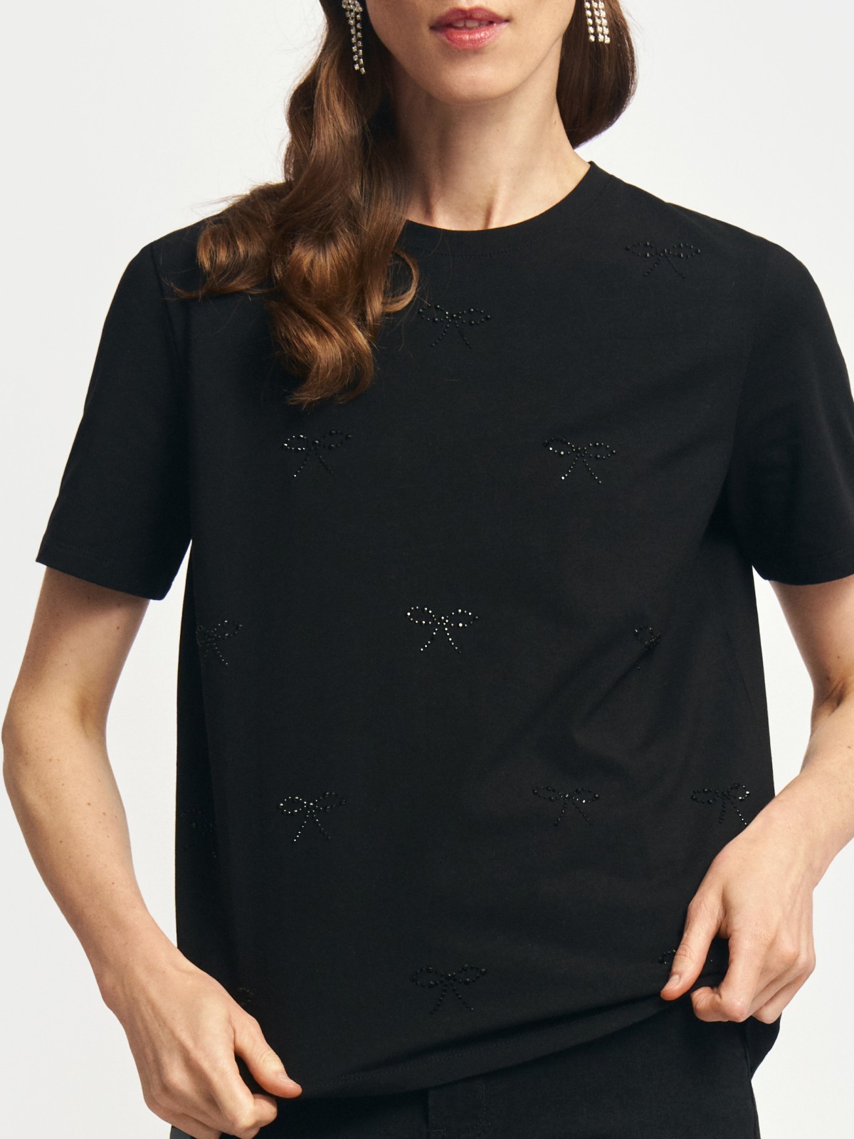 Футболка из хлопка со стразами