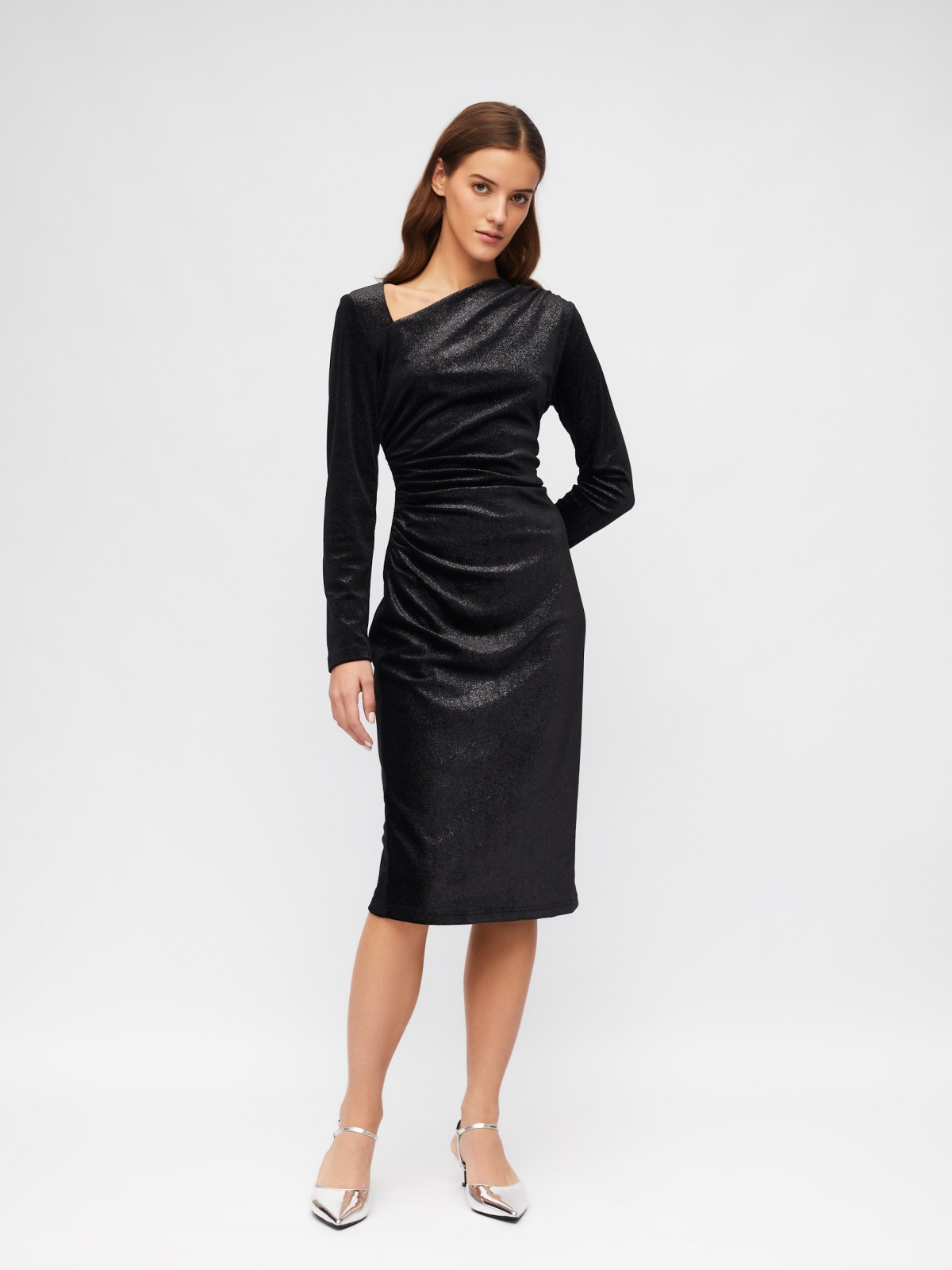 Прилегающее бархатное платье с драпировкой и блёстками zolla 023458159221, цвет черный, размер XS - фото 2