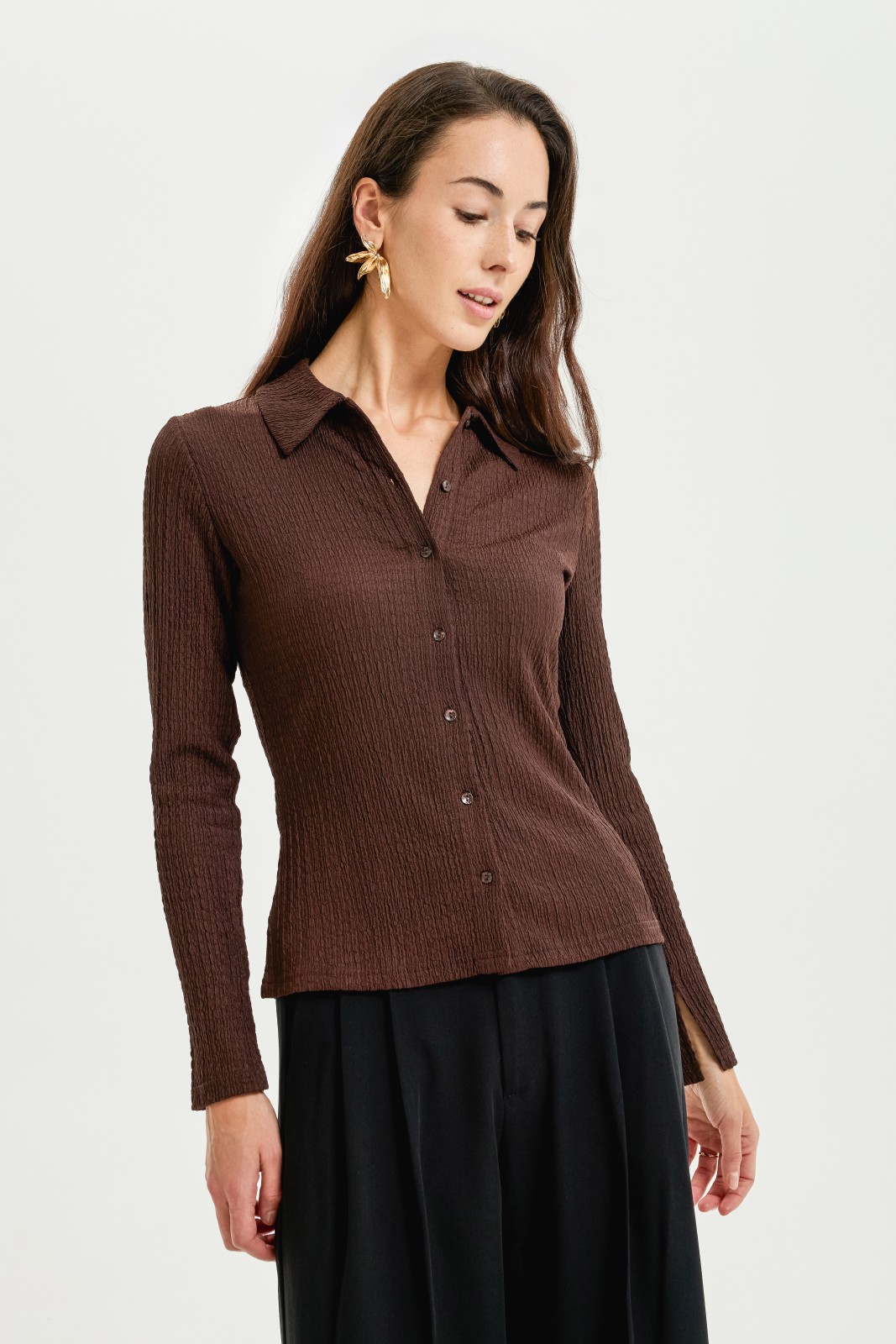 Прилегающая рубашка с отложным воротником