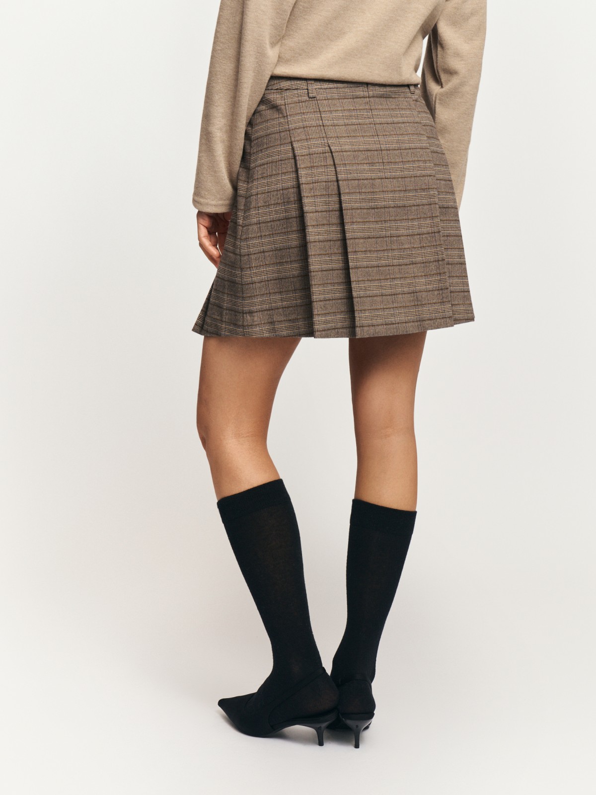 Юбка мини фасона скейтер в складку