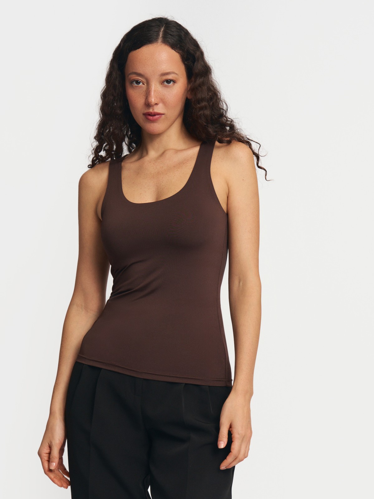 Бесшовный топ-майка без рукавов