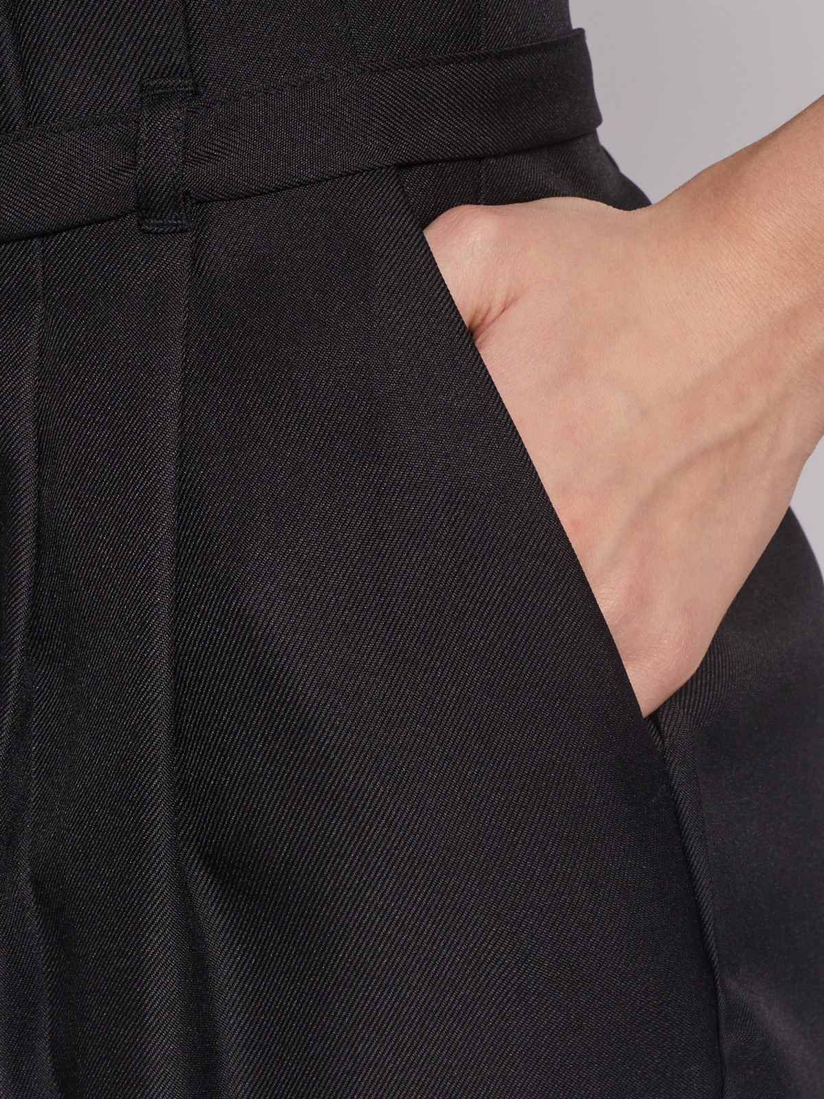 Брюки фасона Carrot с поясом