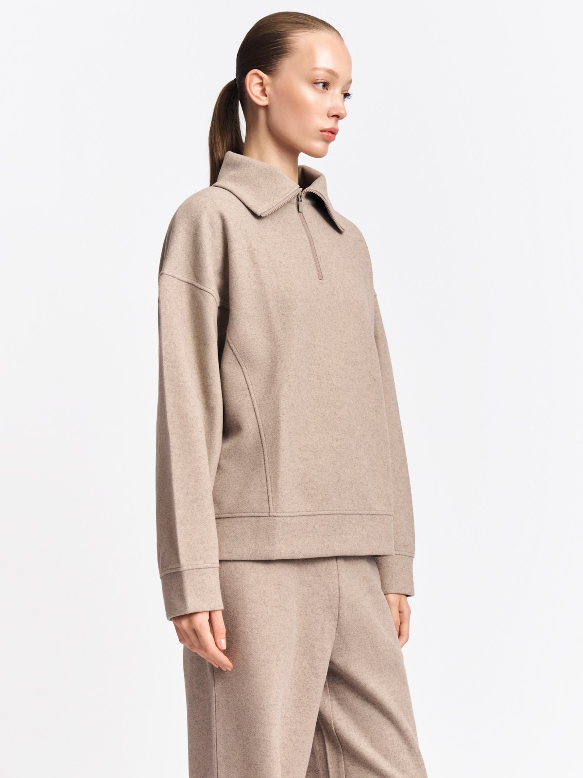 Свитшот с воротником-стойкой на молнии