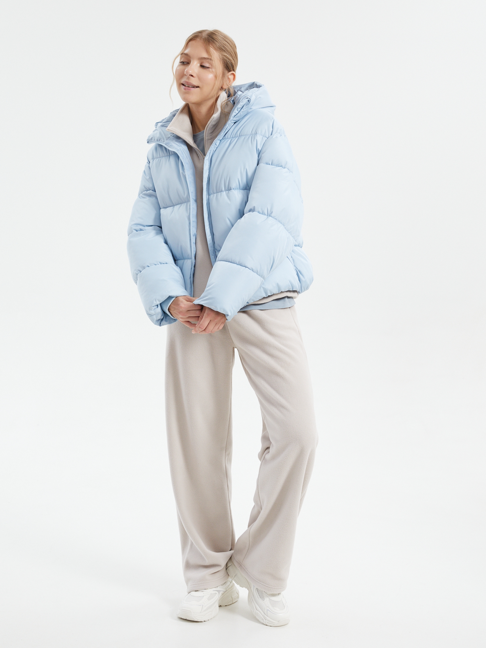 Короткая стёганая куртка с капюшоном