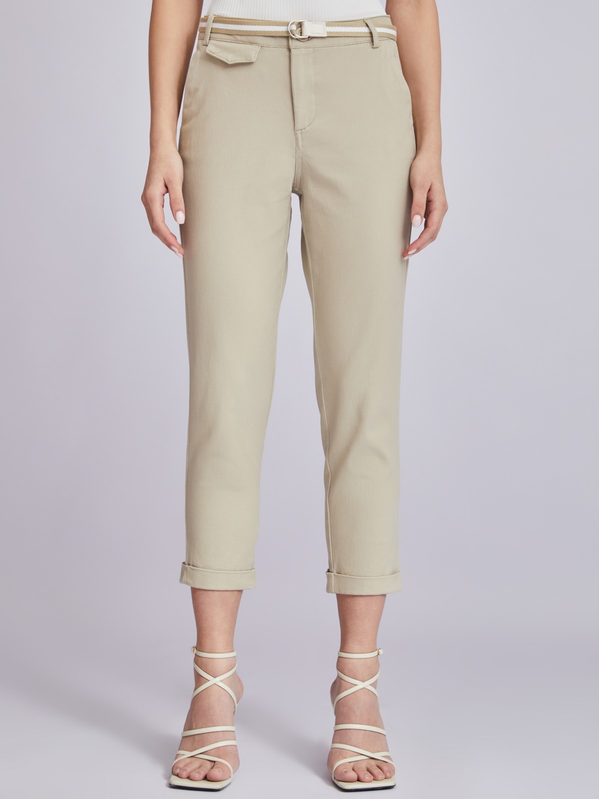 Укороченные брюки-чинос с ремнём