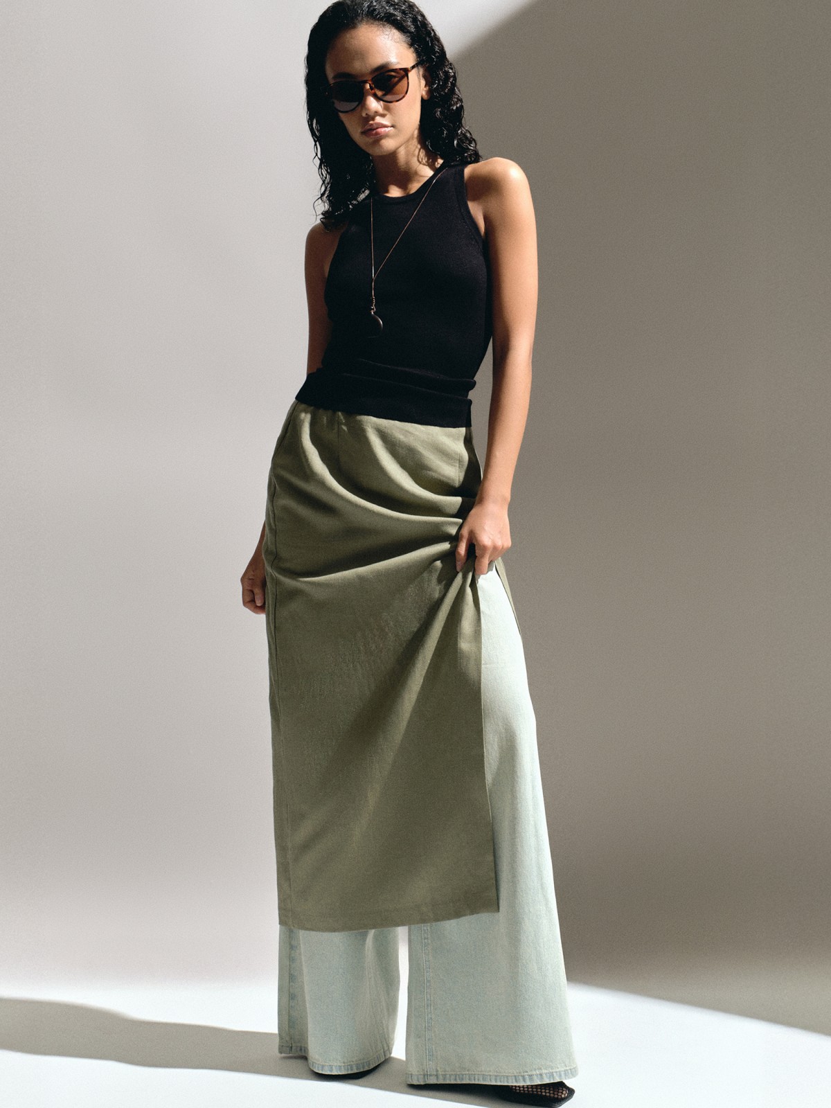 Льняная юбка длины миди с разрезом