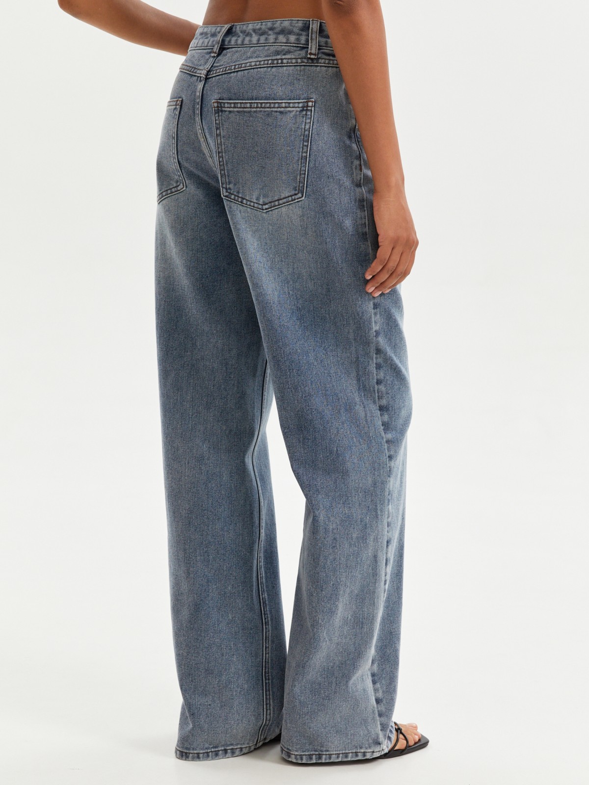 Джинсы силуэта Wide