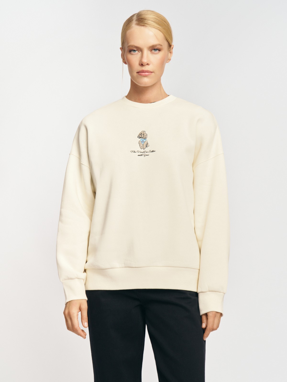 Утеплённый свитшот с вышивкой