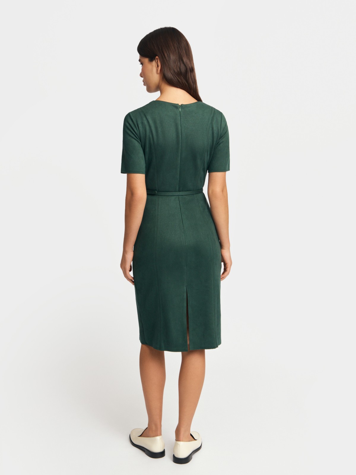 Платье из экозамши с коротким рукавом