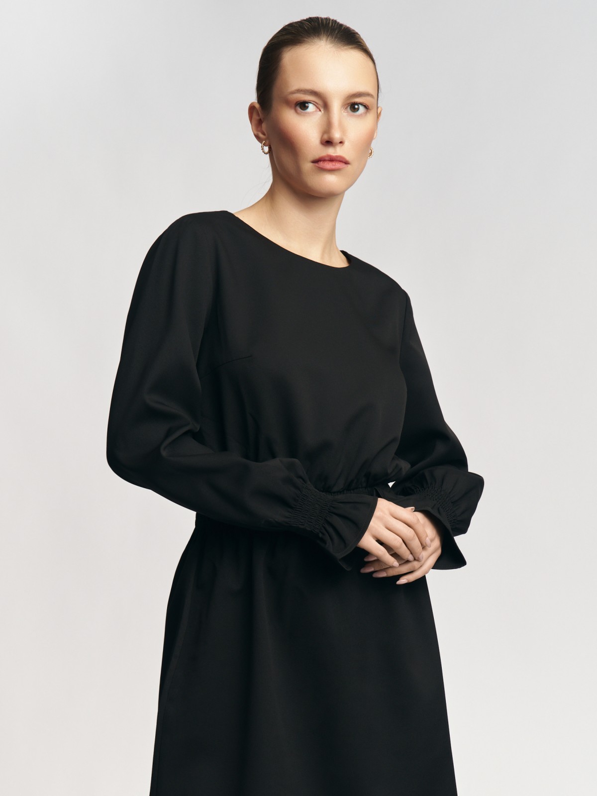 Платье мини с акцентом на талии