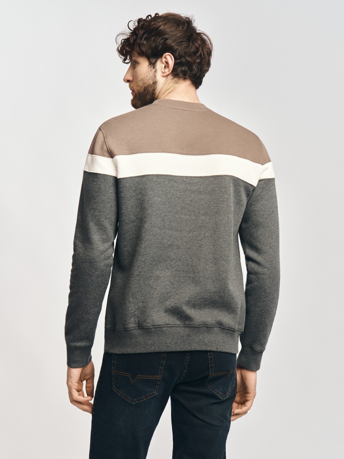 Утеплённый свитшот прямого кроя с начёсом