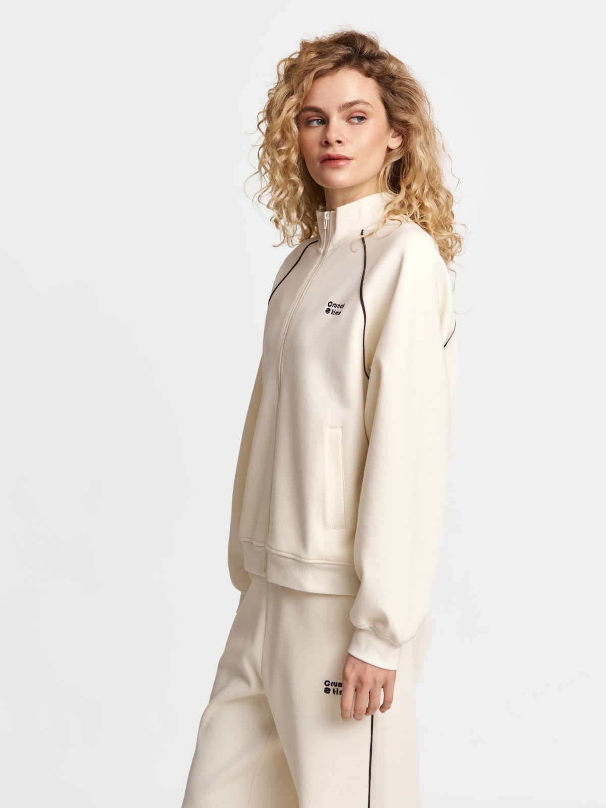 Толстовка с воротником-стойкой