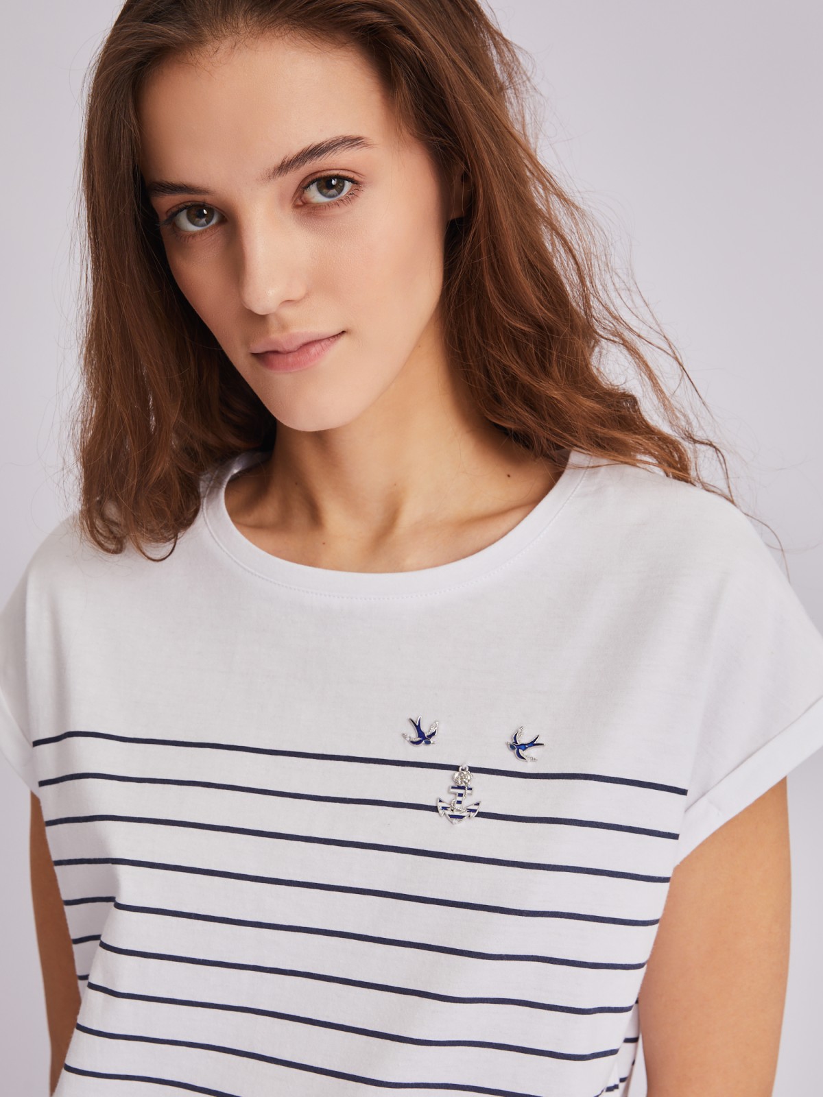 Футболка из хлопка с узором в полоску и пинами