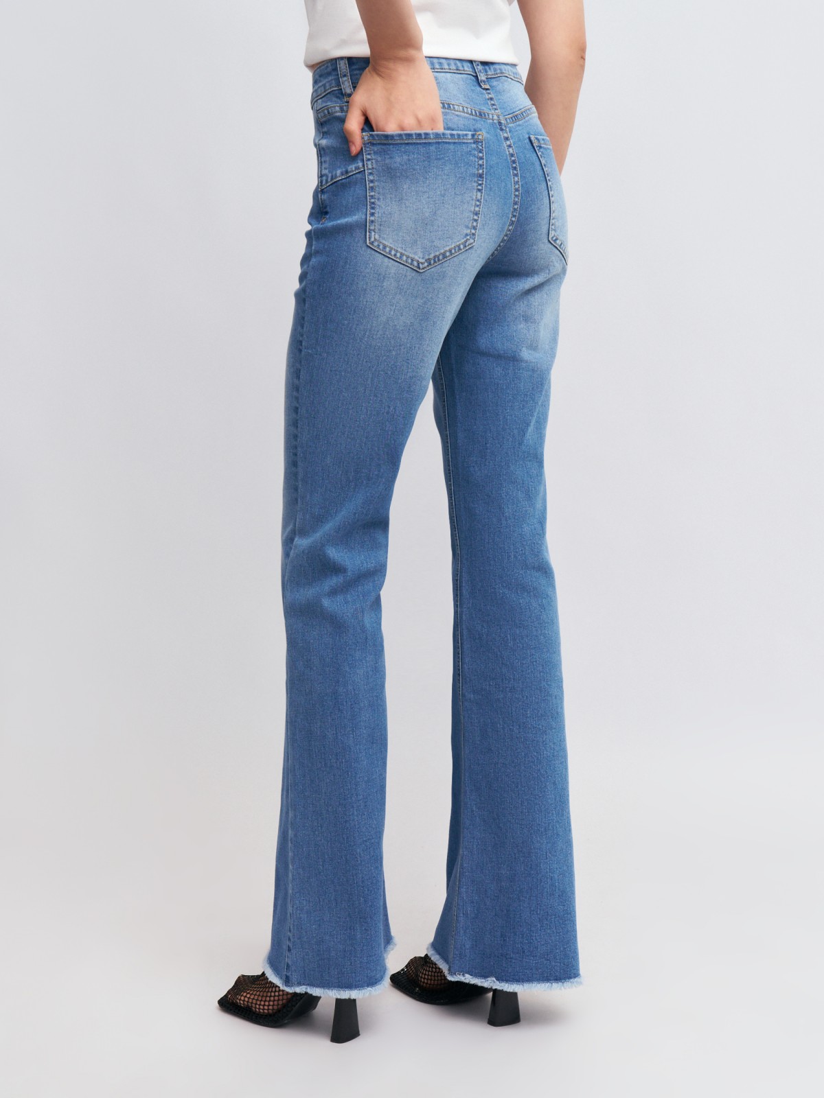 Джинсы силуэта Bootcut с Push-up эффектом и бахромой