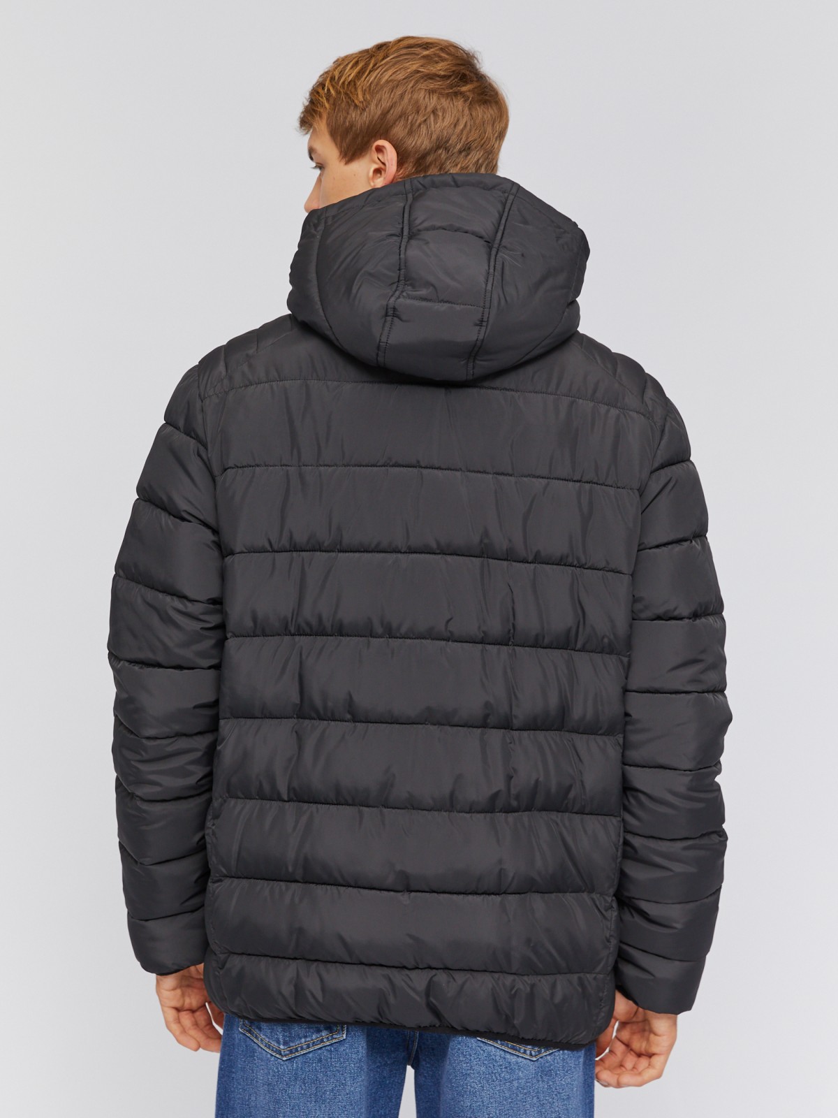 Лёгкая утеплённая стёганая куртка на молнии с капюшоном Лёгкая утеплённая стёганая куртка на молнии с капюшоном