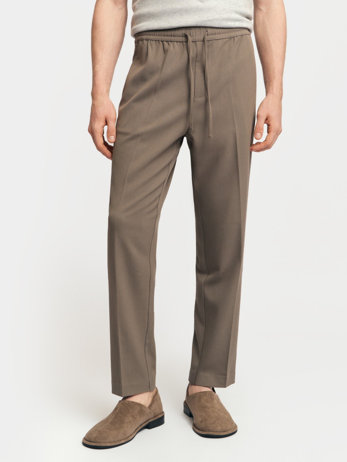 Брюки на резинке со стрелками