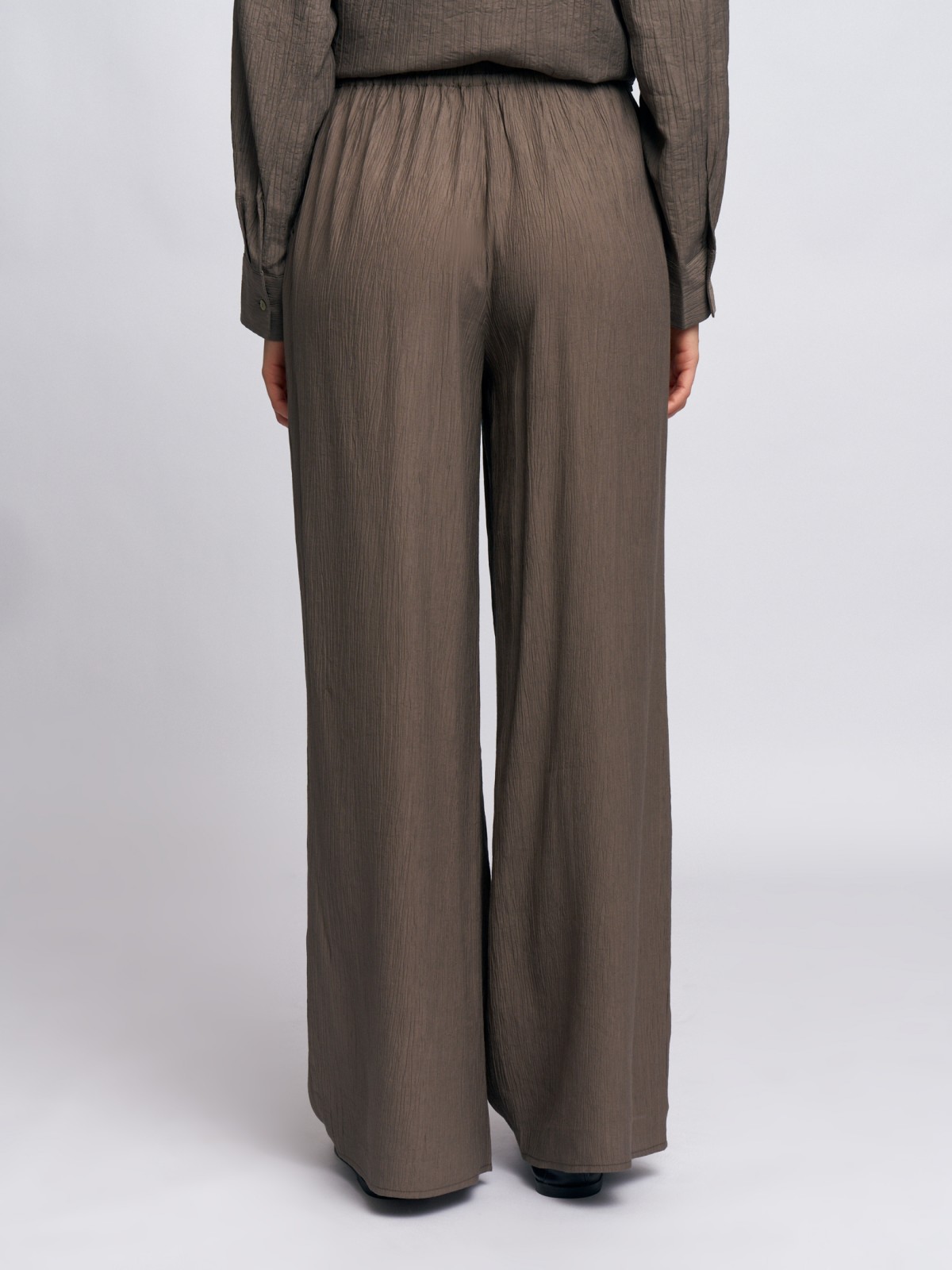 Прямые брюки на резинке с кулиской