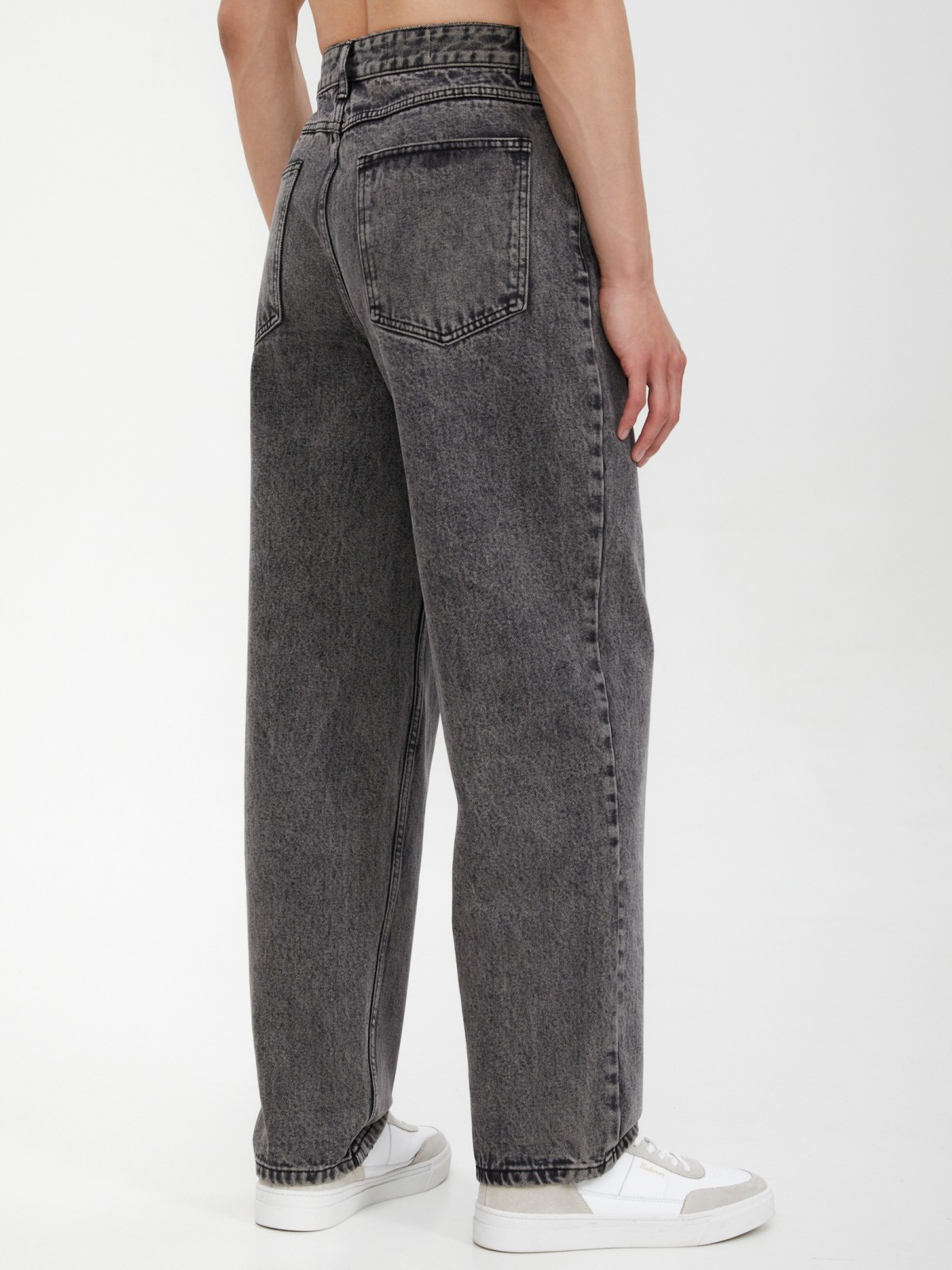 Джинсы фасона Loose