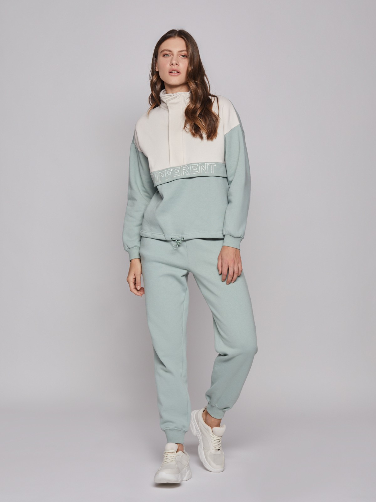 Брюки-джоггеры в спортивном стиле