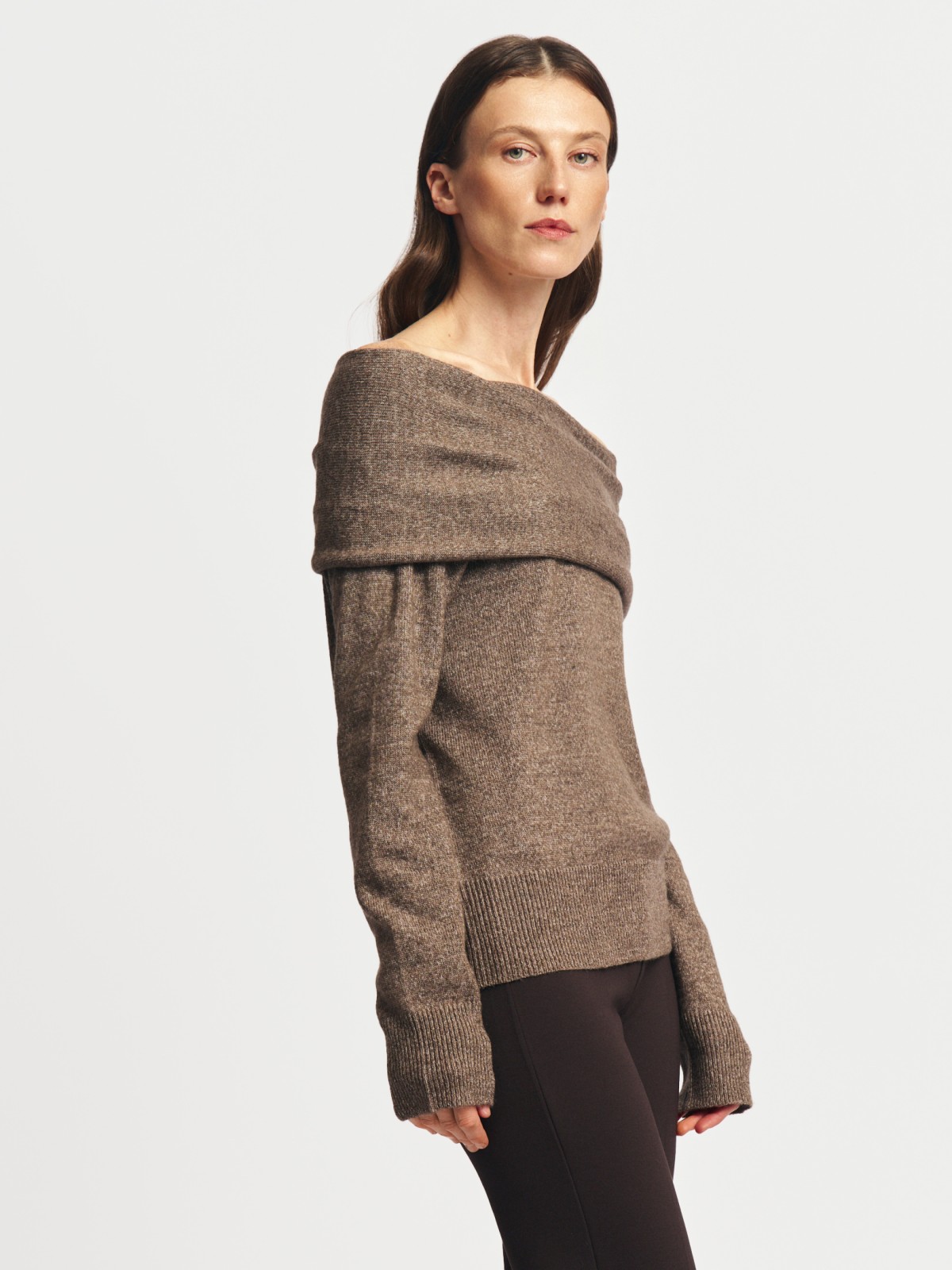 Вязаный джемпер с открытыми плечами