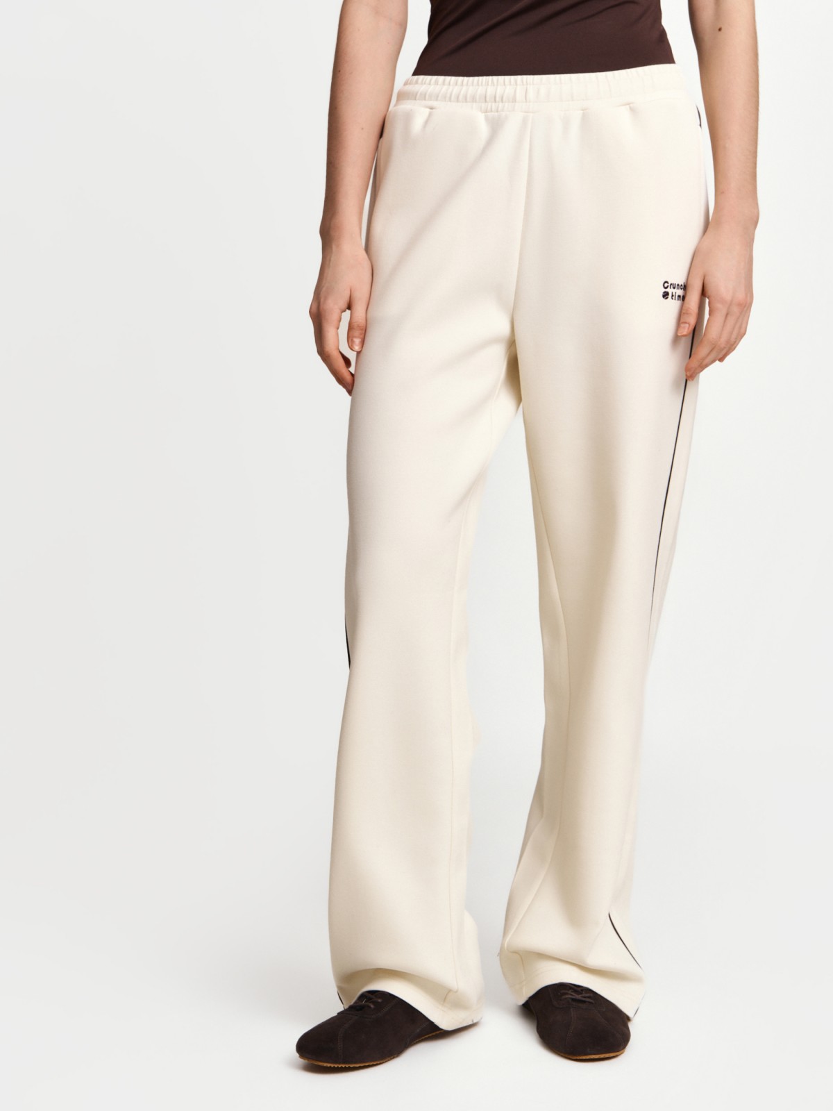 Трикотажные брюки на резинке