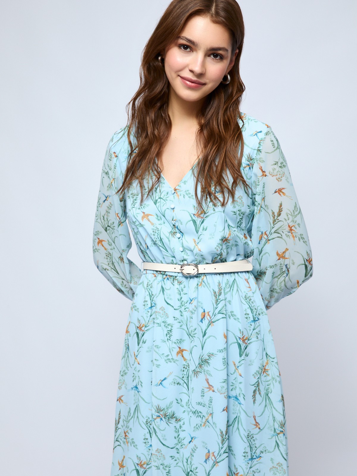 Шифоновое платье мини с вырезом и ремнём