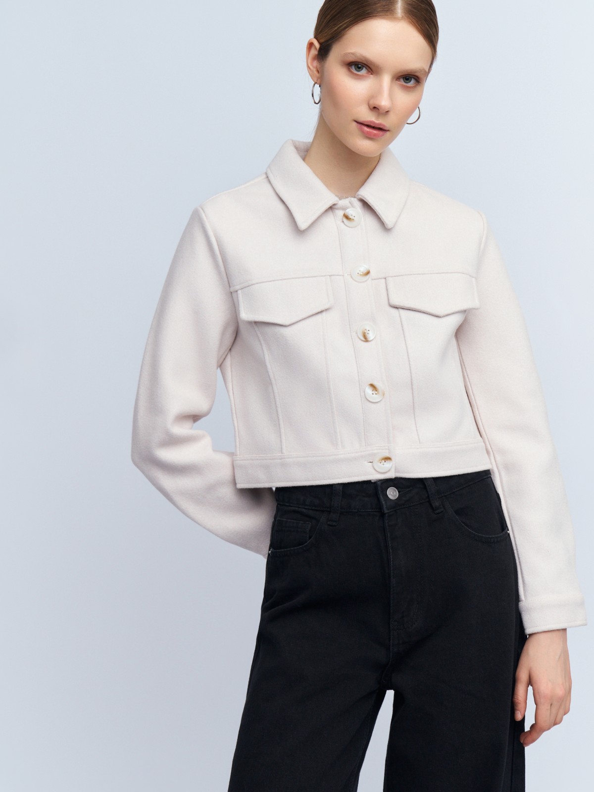 Укороченная куртка-жакет на пуговицах